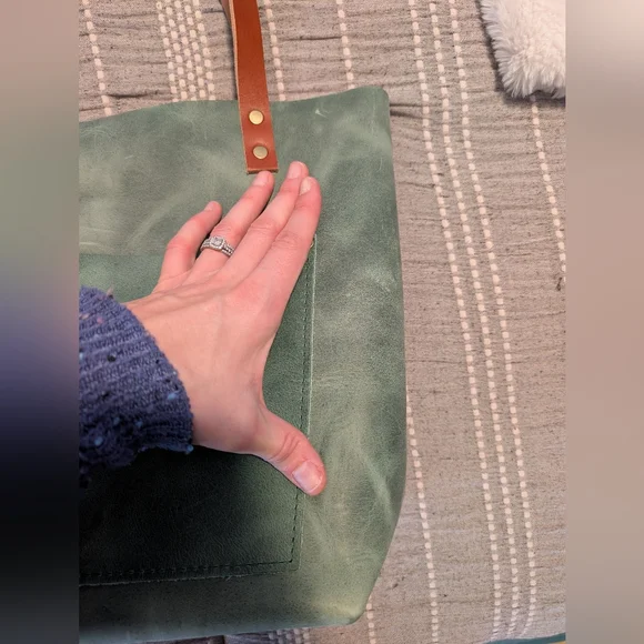 Portland Leather Classic Medium Tote - Cucumber With Tandles - Picture 2 of 5